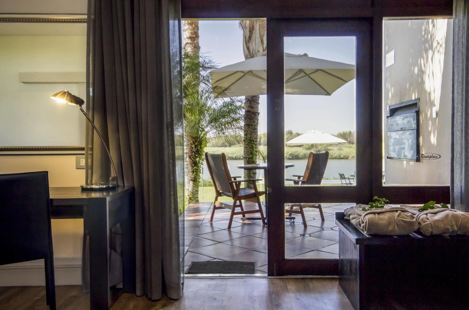 River Place Manor Upington Eksteriør billede