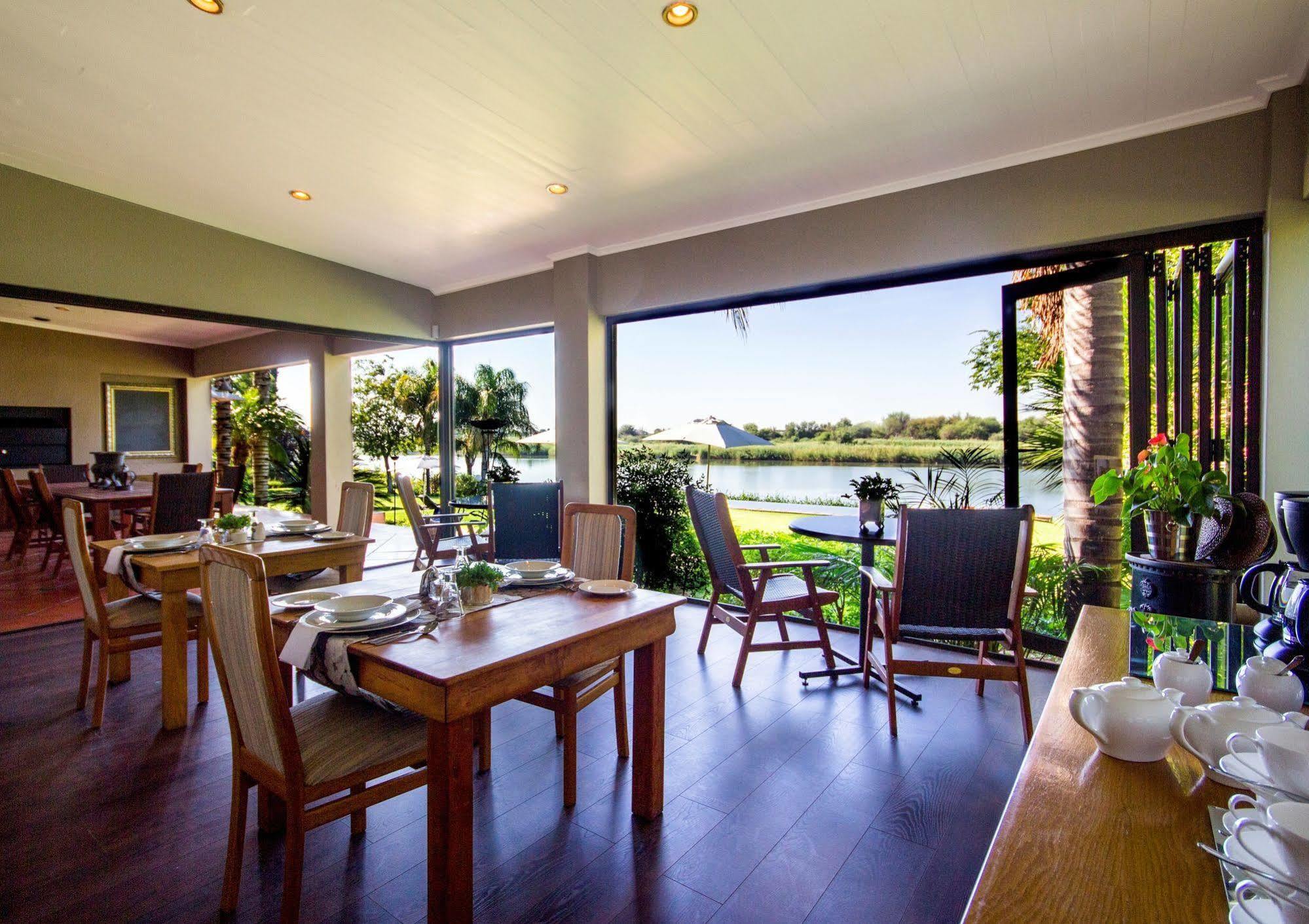 River Place Manor Upington Eksteriør billede