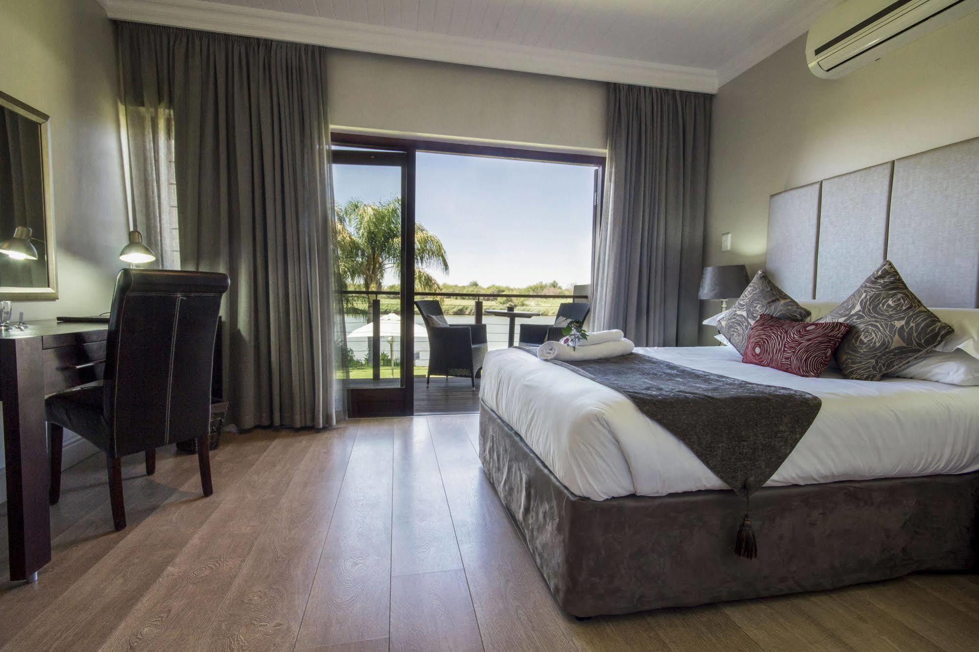 River Place Manor Upington Eksteriør billede
