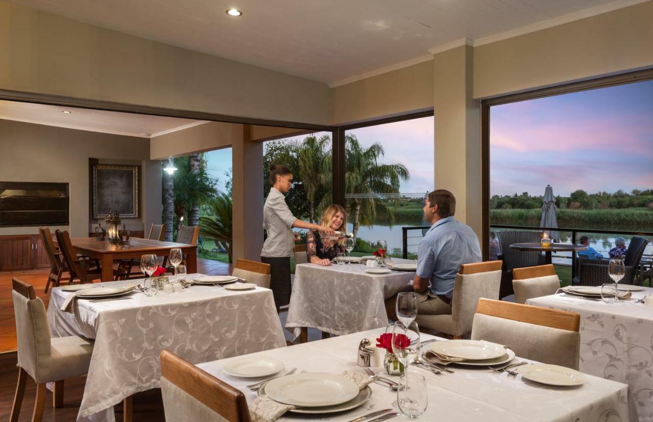 River Place Manor Upington Eksteriør billede